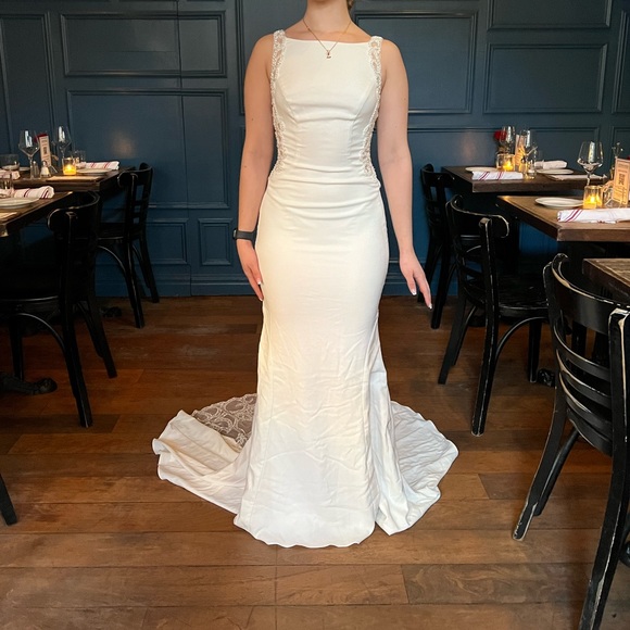 BEAUTIFUL WEDDING DRESS - Picture 12 of 16